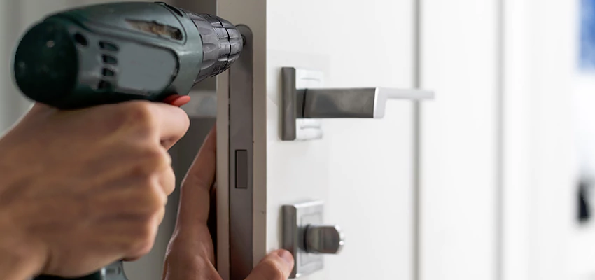 Locksmith For Lock Replacement Near Me in West Hollywood, CA